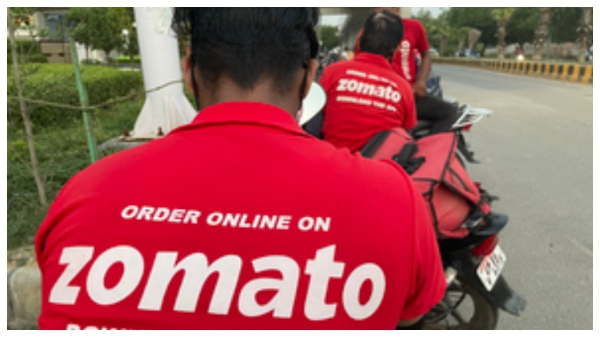 Zomato introduces a pay-on-delivery fee of up to ₹20 for customers choosing cash payment, while online orders avoid the additional charge.